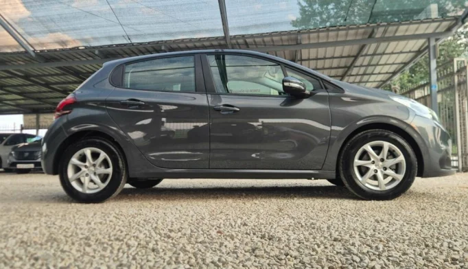 Peugeot 208  - 2016