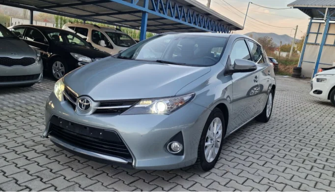 Toyota Auris   - 2012