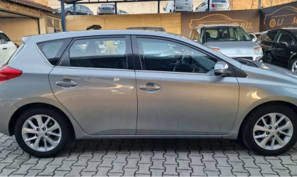 Toyota Auris  - 2012