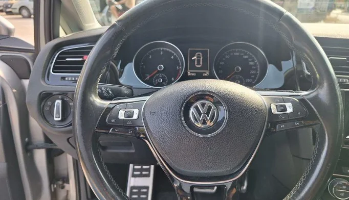 Volkswagen Golf  - 2012