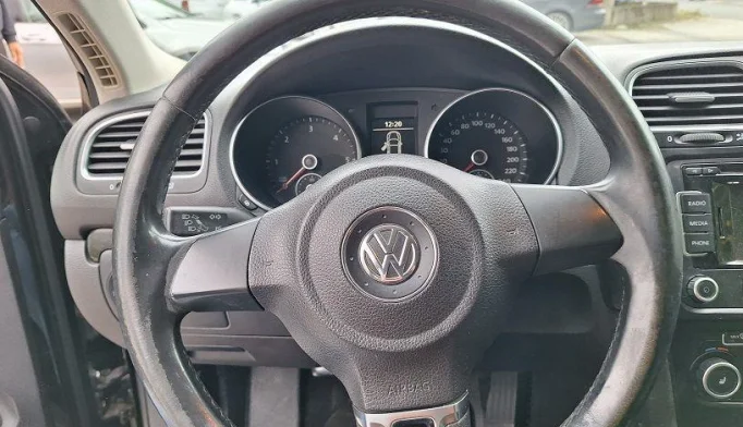 Volkswagen Golf  - 2011