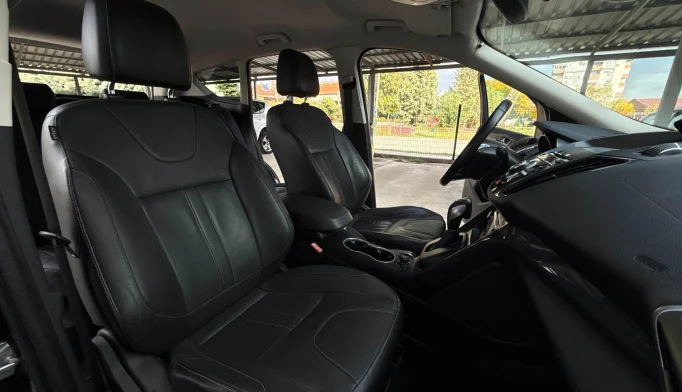 Ford Kuga  - 2013